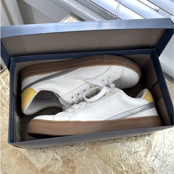 EUC BRTTIN SNEAKERS 👟 US 9 - Picture 2 of 9